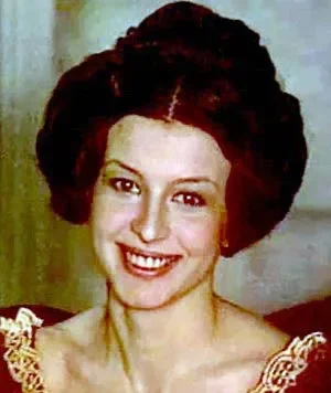 Нелли Волшанинова